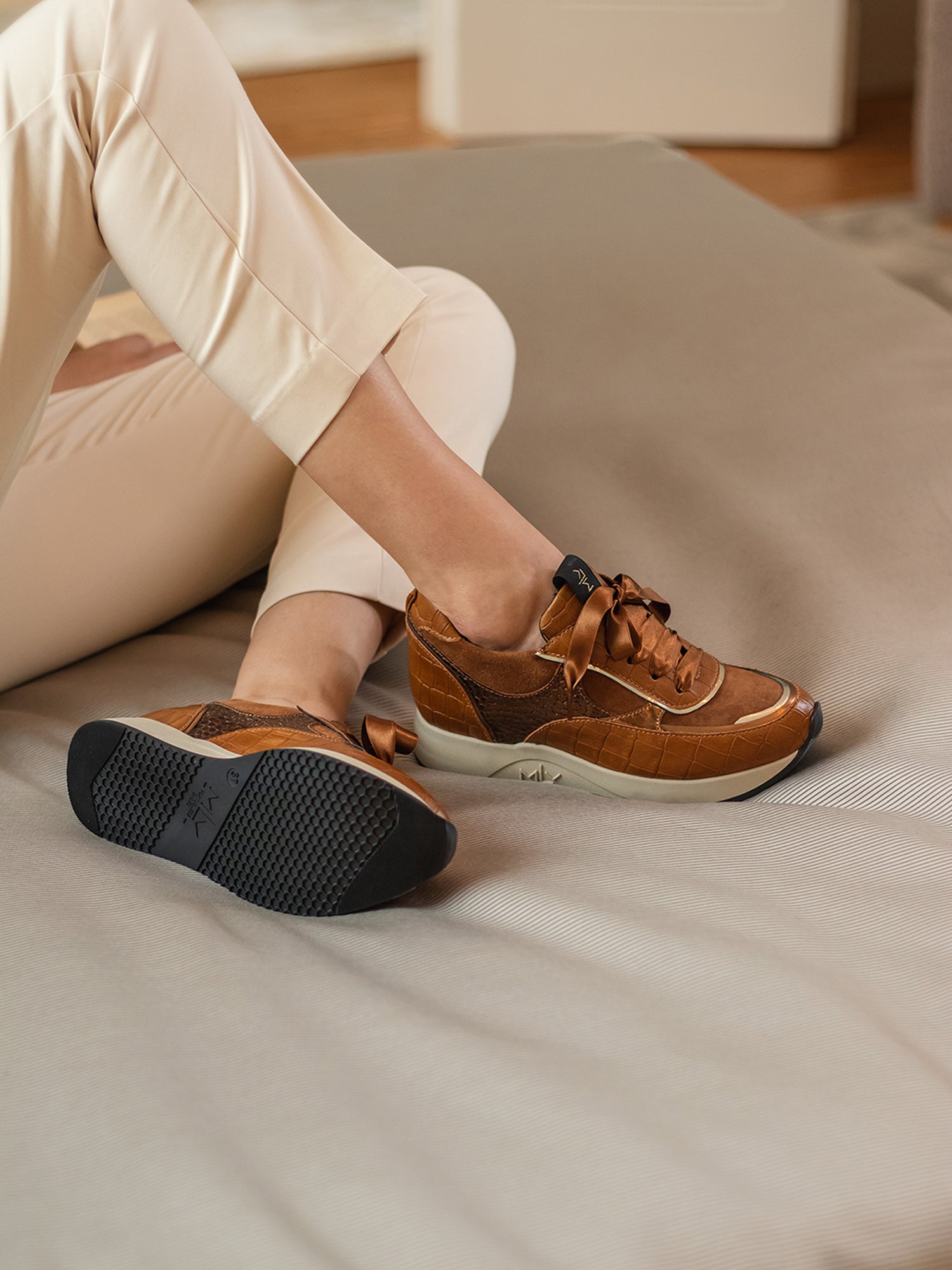 WOMEN TRAINERS