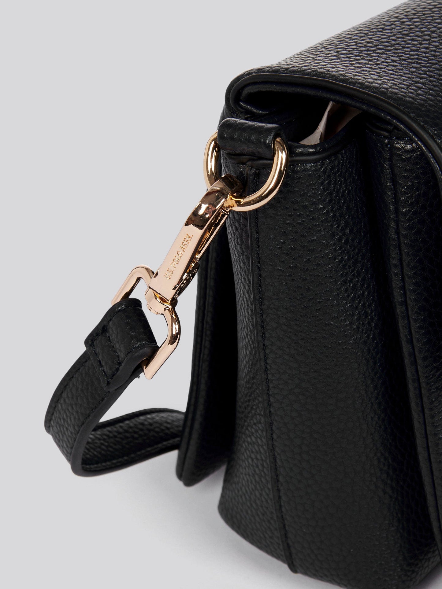 U.S. Polo Assn. Womens Stanford Flap Crossbody Bag in Black