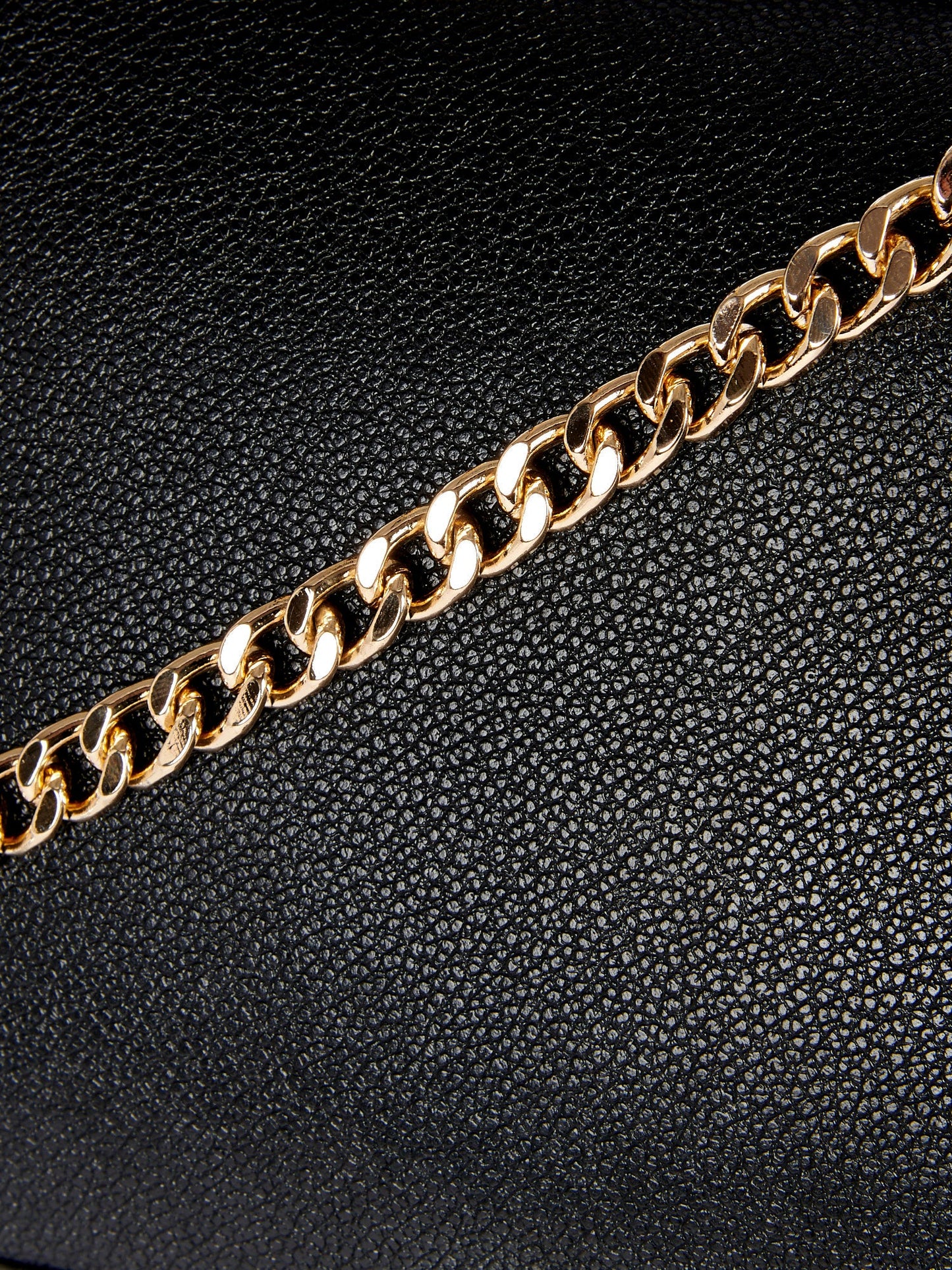 U.S. Polo Assn. Womens Jones Chic Hobo Bag in Black