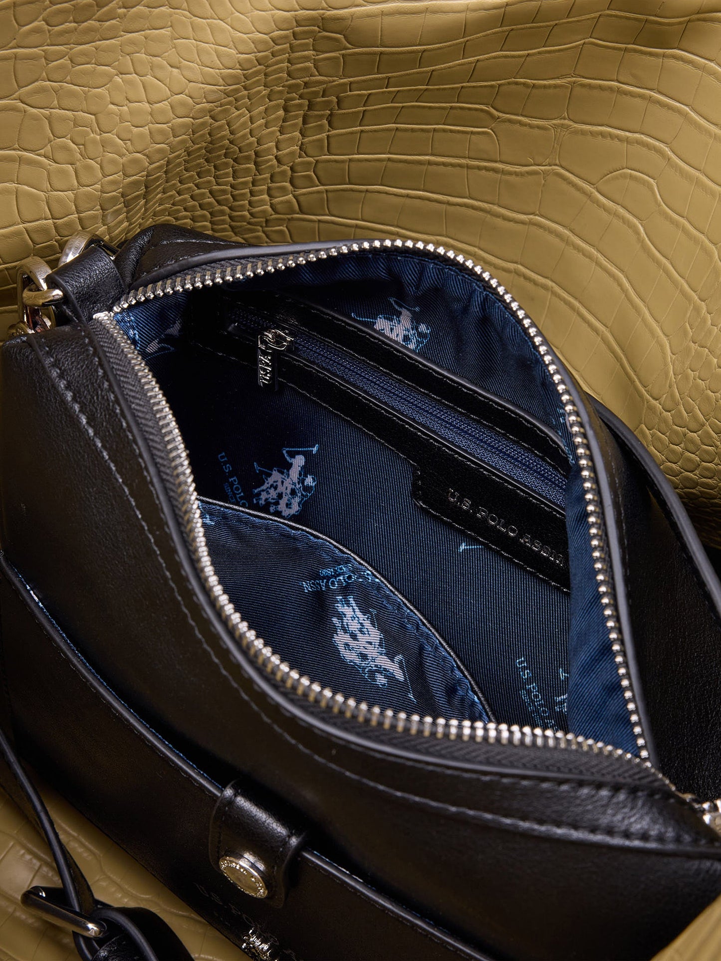 U.S. Polo Assn. Womens Axtell Reversible Shopping Bag Black